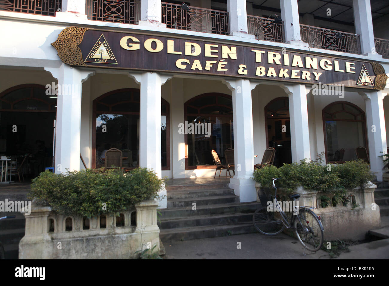 Il Triangolo Dorato cafe e il panificio la città coloniale di Pyin U Lwin o Pyin Oo Lwin, Mandalay Division, Myanmar. (Birmania) Foto Stock