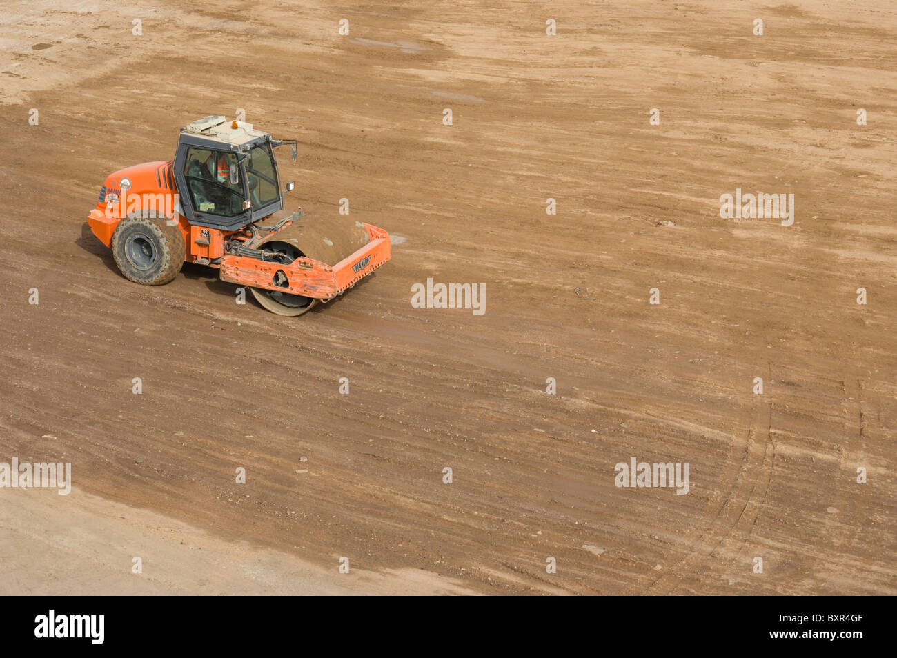 Vibranti di compattatore per suoli. HAMM 3000 Series in azione. Foto Stock