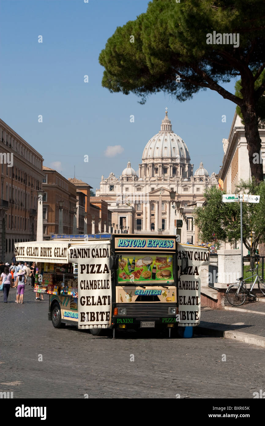 Stallo alimentari vicino alla Città del Vaticano a Roma, Italia Foto Stock