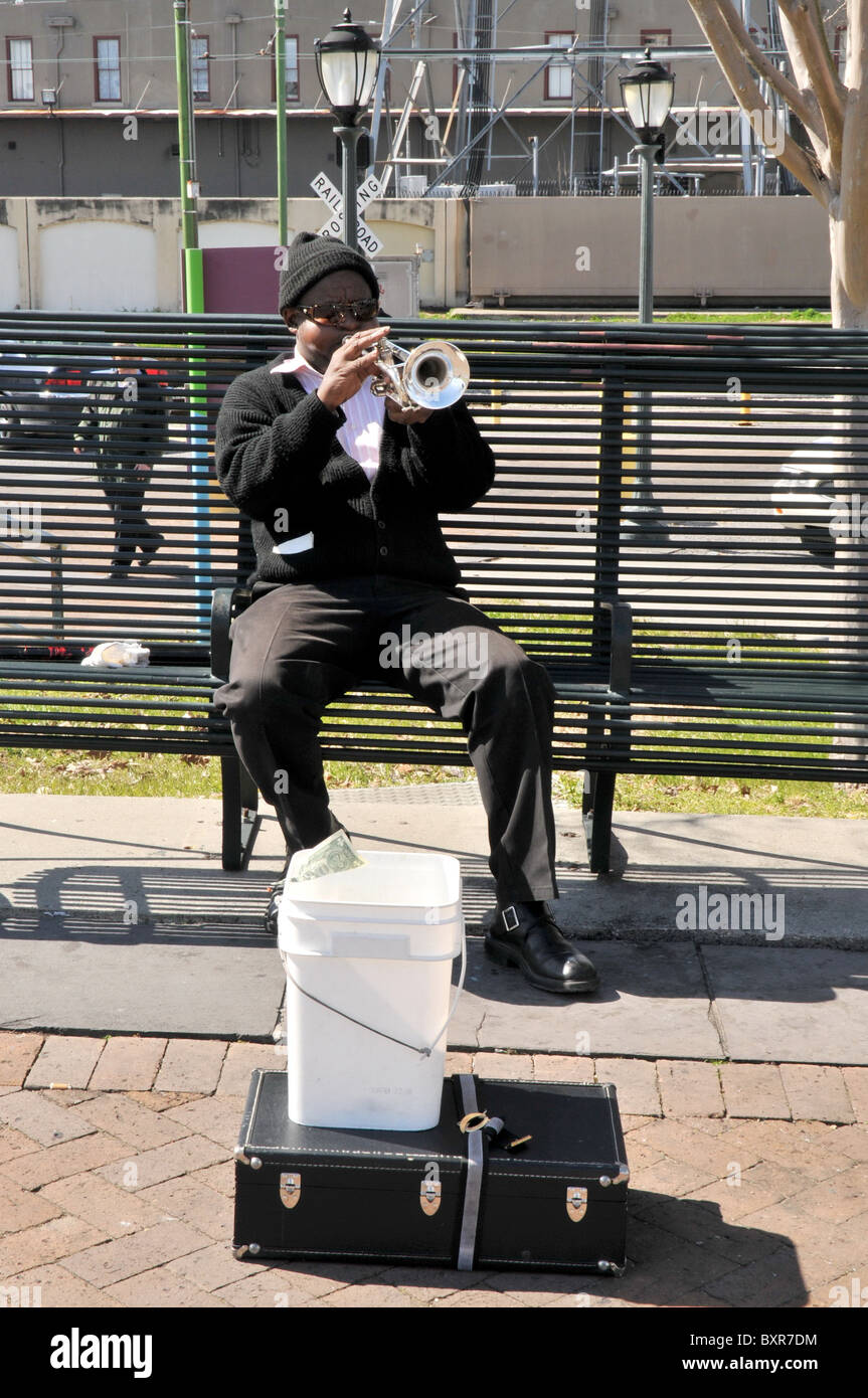 Trombettista Jazz, River Walk, quartiere francese, New Orleans, Louisiana Foto Stock