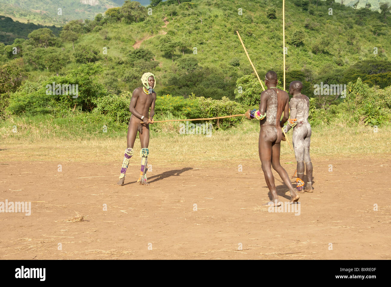 Donga stick fighters, tribù Surma, Tulgit, Omo river valley, Etiopia Africa Foto Stock