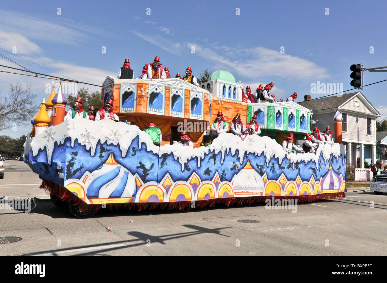 White Russian' (tipo di bevanda) galleggiante in Krewe di Thoth parade, Mardi Gras 2010, New Orleans, Louisiana Foto Stock