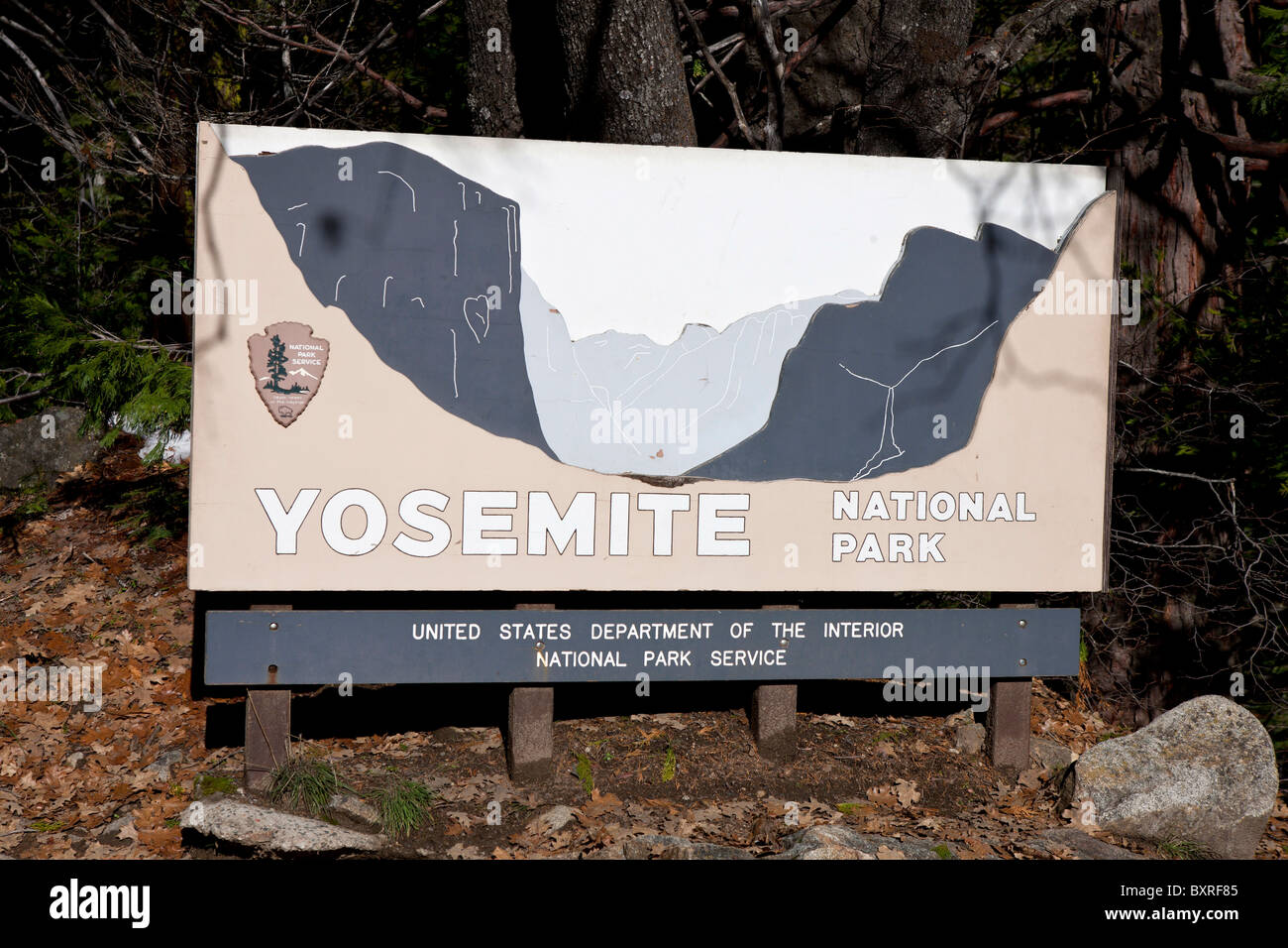 National Park Service segno in entrata sud di Yosemite National Park, California, Stati Uniti d'America Foto Stock