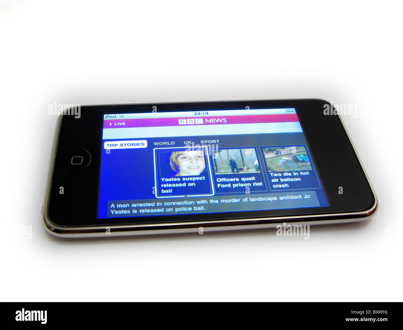 Spaccato di ipod touch mostra bbc news home page Joanna Yeates omicidio inchiesta su sfondo bianco Foto Stock