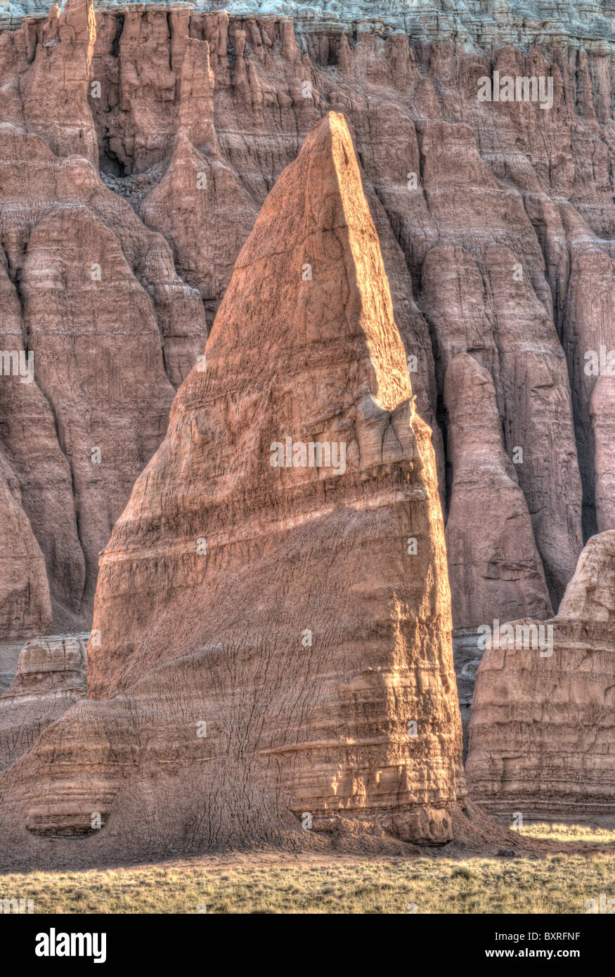 Immagine hdr di arenaria rossa hoodoo formazioni vicino al Tempio della Luna, Capitol Reef National Park nello Utah Foto Stock
