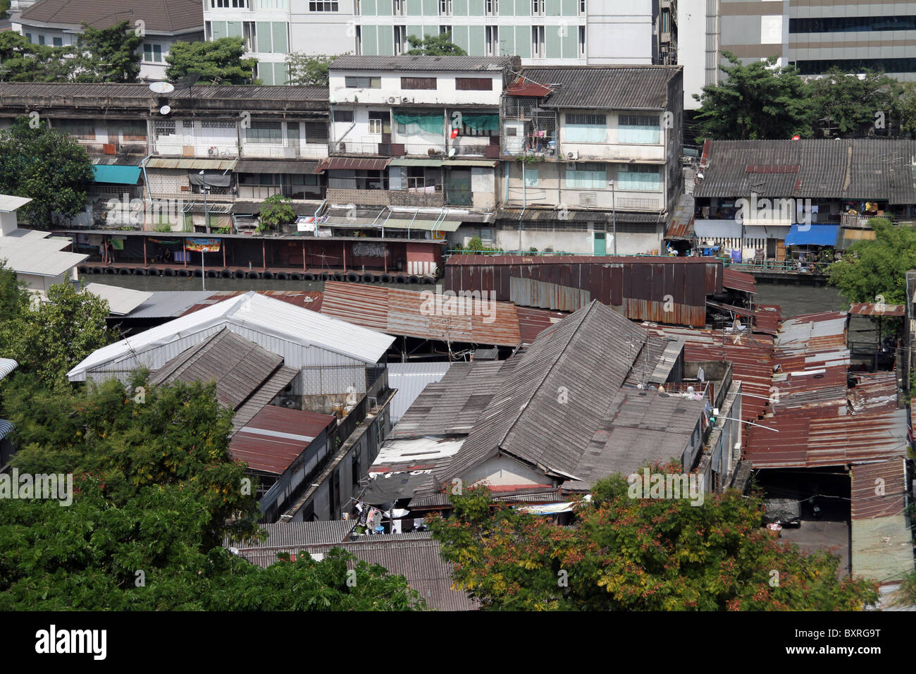 Baraccopoli alloggiamento a Bangkok, in Thailandia Foto Stock