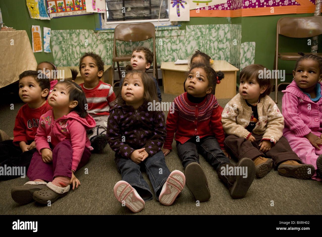 Scuola materna e pre-K in programma il altamente multiculturale quartiere Kensington di Brooklyn, New York. Foto Stock