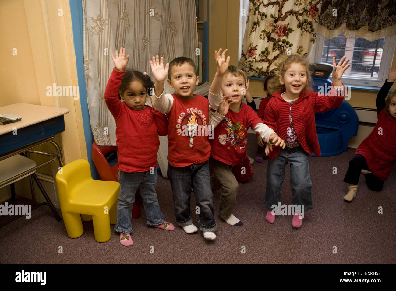 Scuola materna e pre-K in programma il altamente multiculturale quartiere Kensington di Brooklyn, New York. Foto Stock