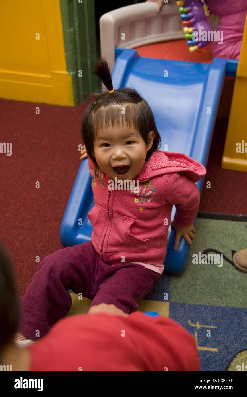 Scuola materna e pre-K in programma il altamente multiculturale quartiere Kensington di Brooklyn, New York. Foto Stock