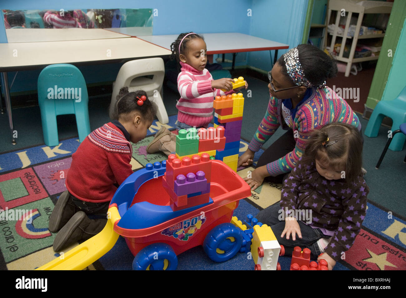 Scuola materna e pre-K in programma il altamente multiculturale quartiere Kensington di Brooklyn, New York. Foto Stock