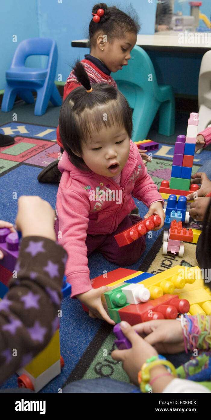 Scuola materna e pre-K in programma il altamente multiculturale quartiere Kensington di Brooklyn, New York. Foto Stock