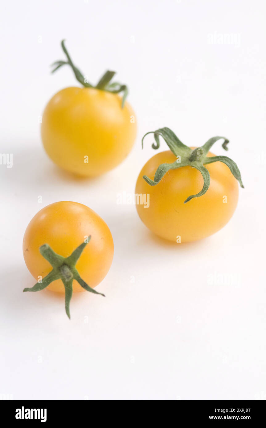 Close-up di tre gialli di pomodori ciliegini Foto Stock