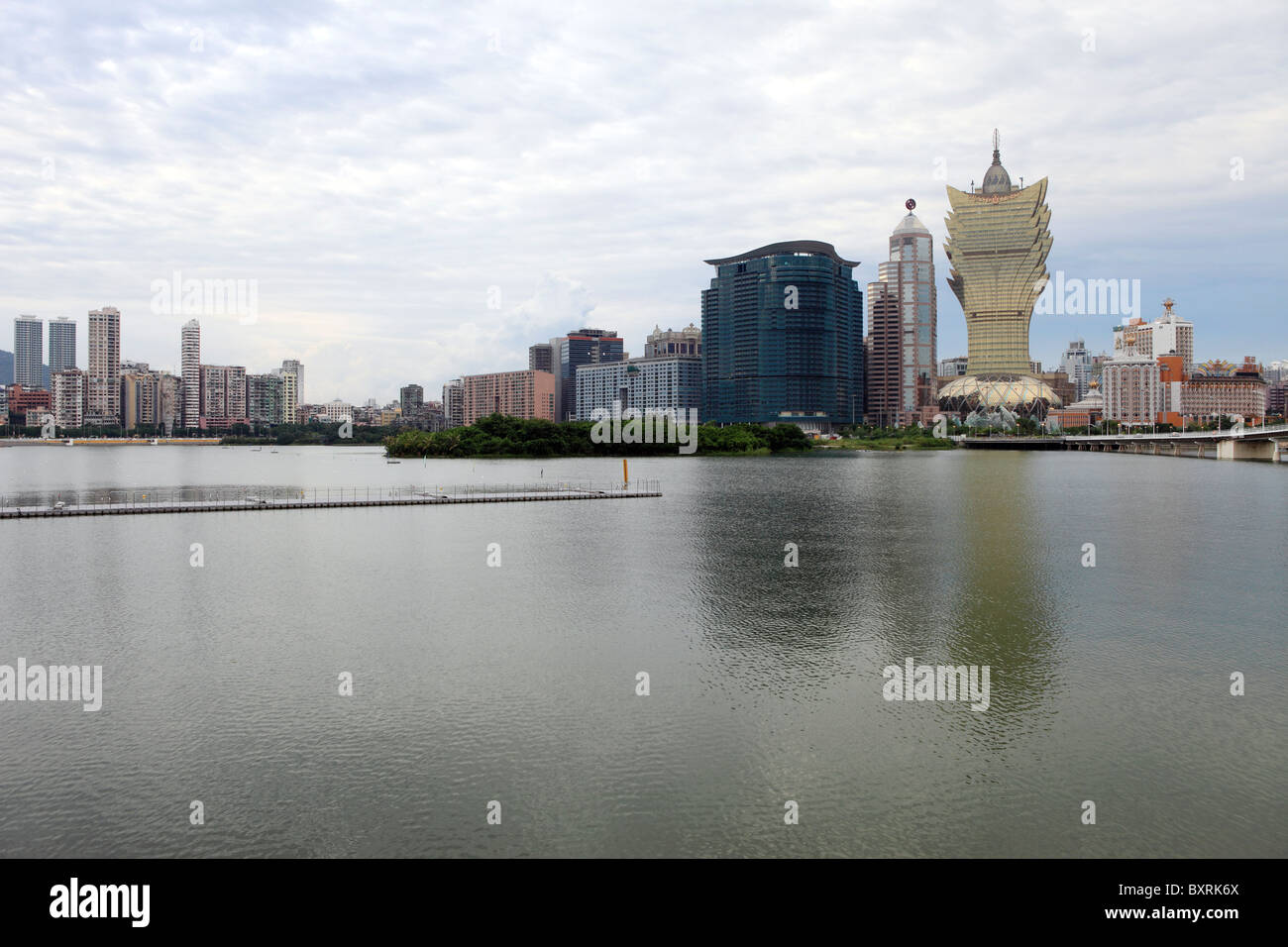 Hotel, negozi e il casinò complesso di fronte Lago Nam Van, Macao Foto Stock