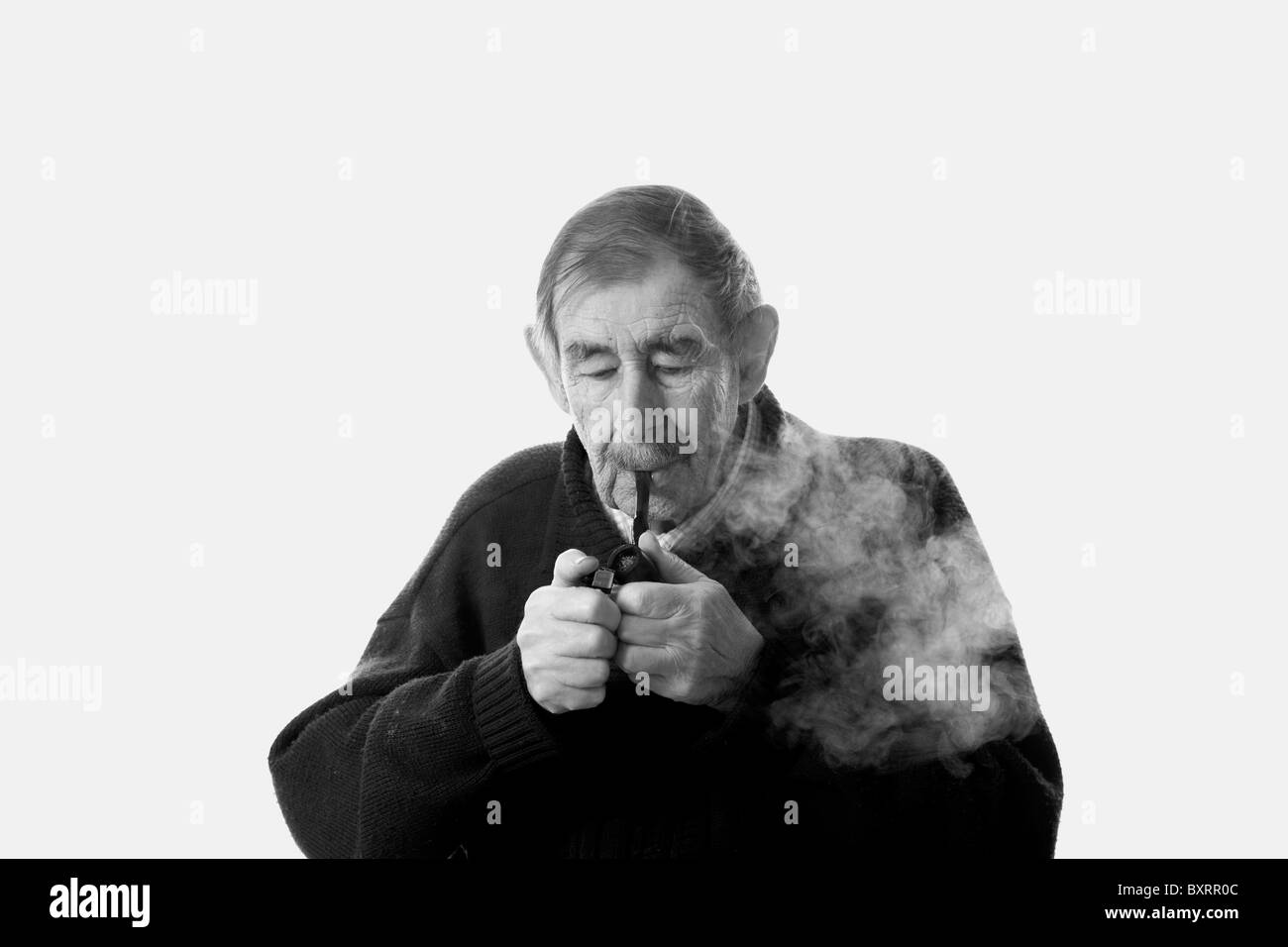 Immagine in bianco e nero di fumo billowing da un tubo Foto Stock