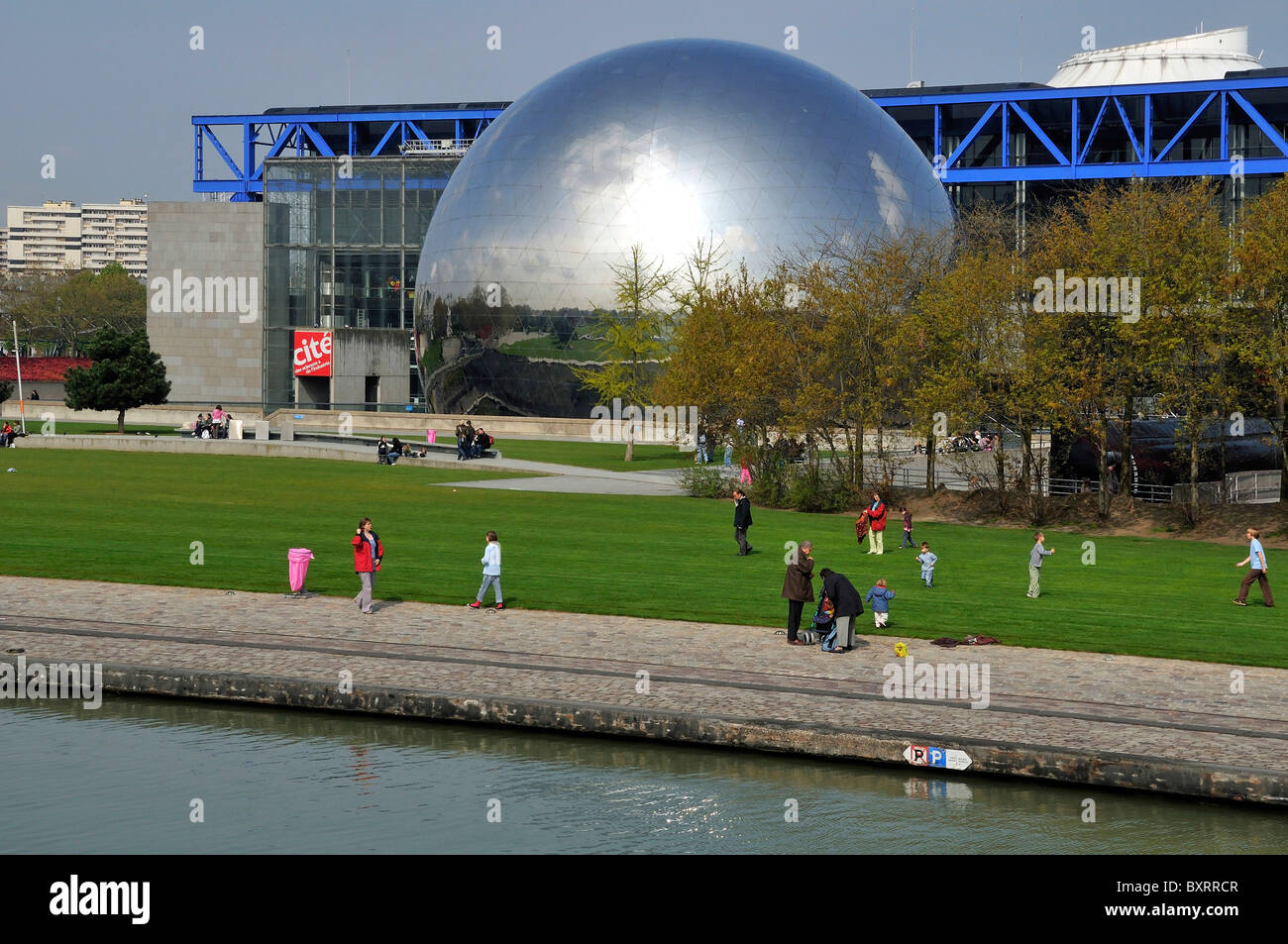 La Géode, Cité des Sciences et de l'Industrie, Parc de la Villette, Parigi, Île-de-France, Francia, Europa Foto Stock