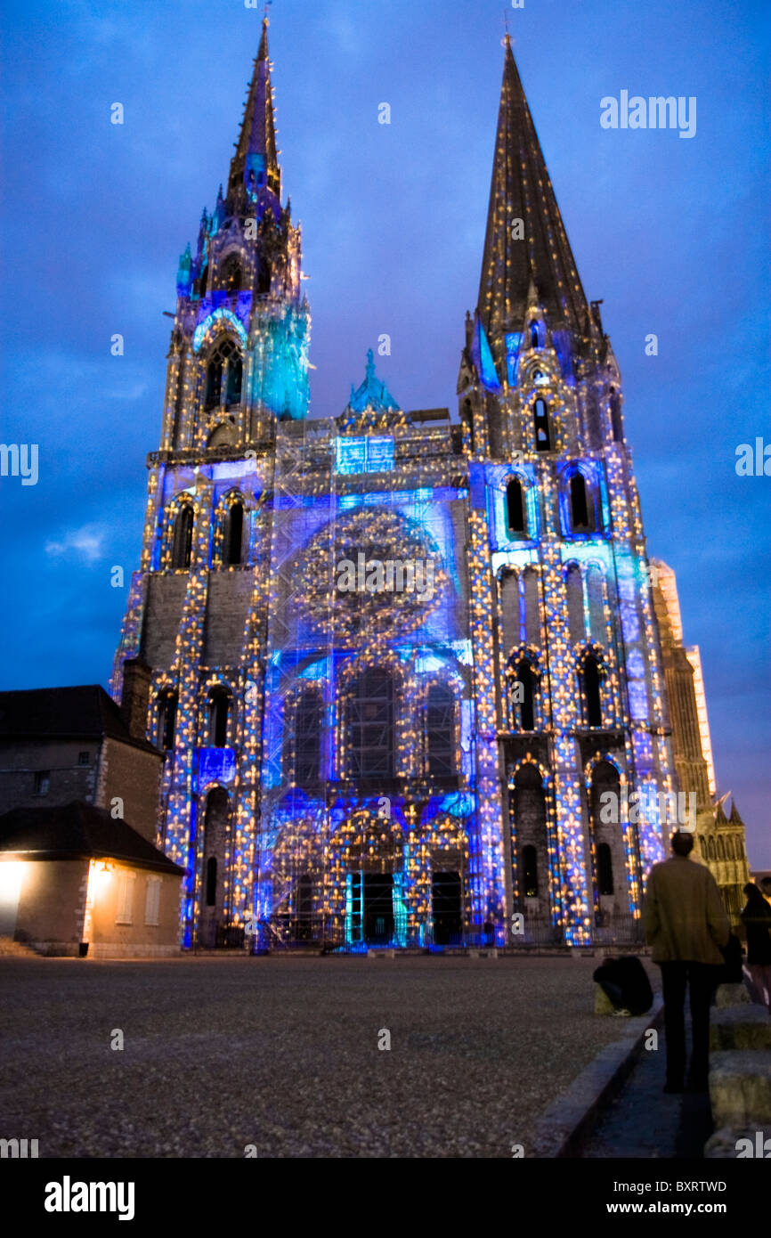 Francia, Loire, Light show su Chartres cattedrale" Foto Stock
