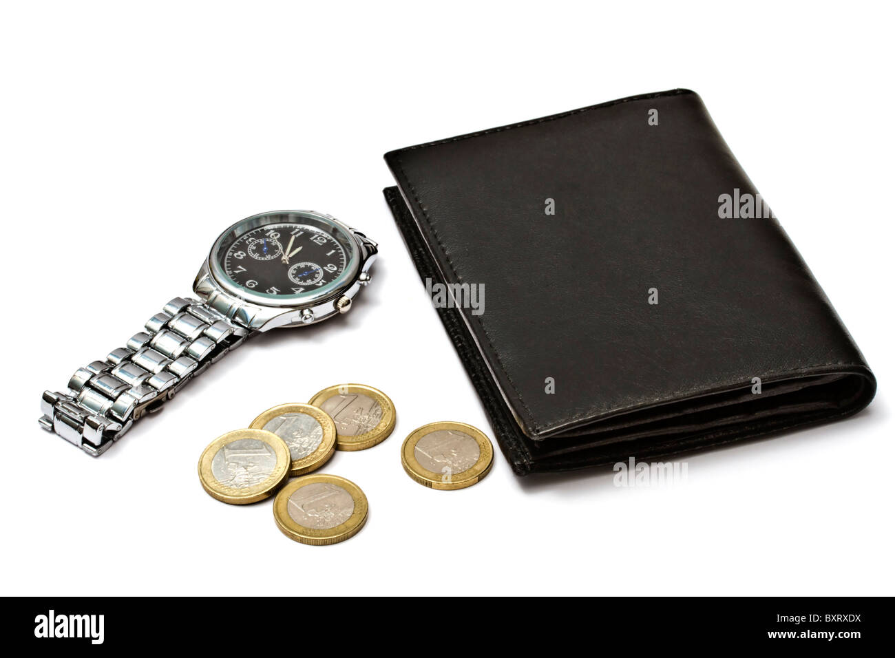 Portafoglio nero,guardare e monete isolato su bianco Foto Stock