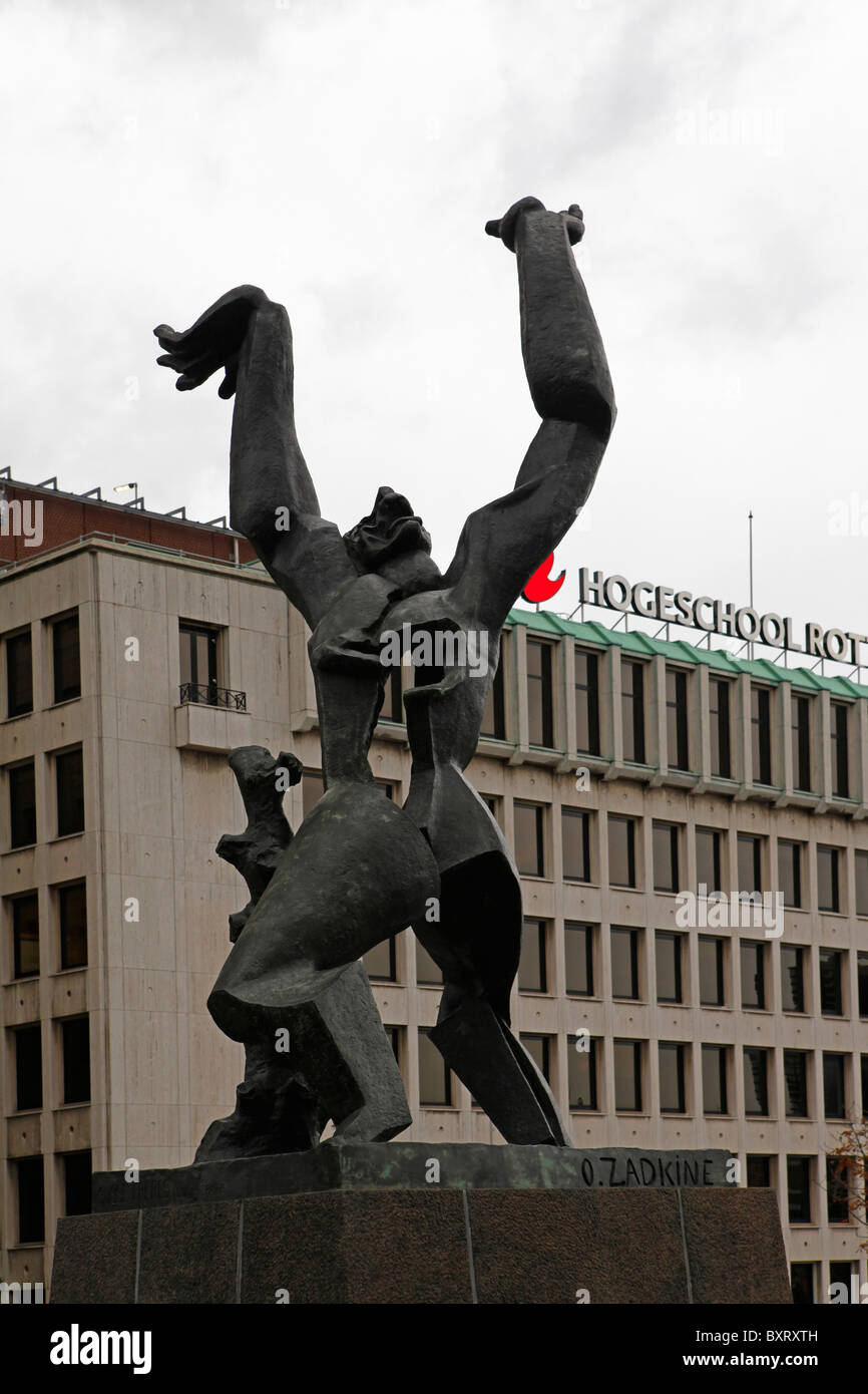 'De Verwoeste Stad' scultura di Zadkine (1890-1967) di Rotterdam, Paesi Bassi. Foto Stock