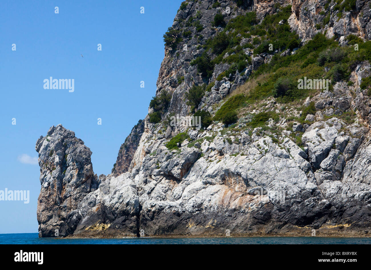 Costa rocciosa, Capo Palinuro, il Parco Nazionale del Cilento e Vallo di Diano, Campania, Italia Foto Stock