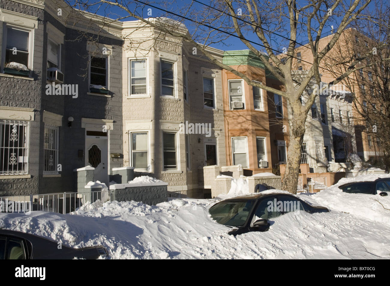 Neve e vento arrestare New York CIty il primo giorno di inverno 2010. Quartiere di Brooklyn. Foto Stock