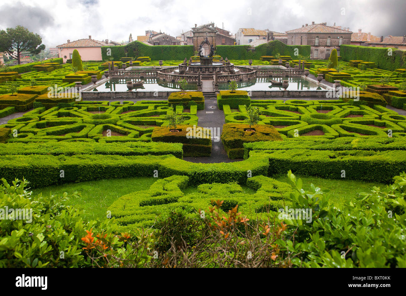 Quadrato fontana sul giardino all italiana, Villa Lante di Bagnaia, Lazio, Italia Foto Stock