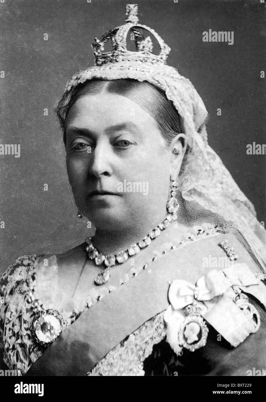 La regina Victoria (1881-1901) monarca britannico fotografata da Alexander Bassano in 1882 Foto Stock
