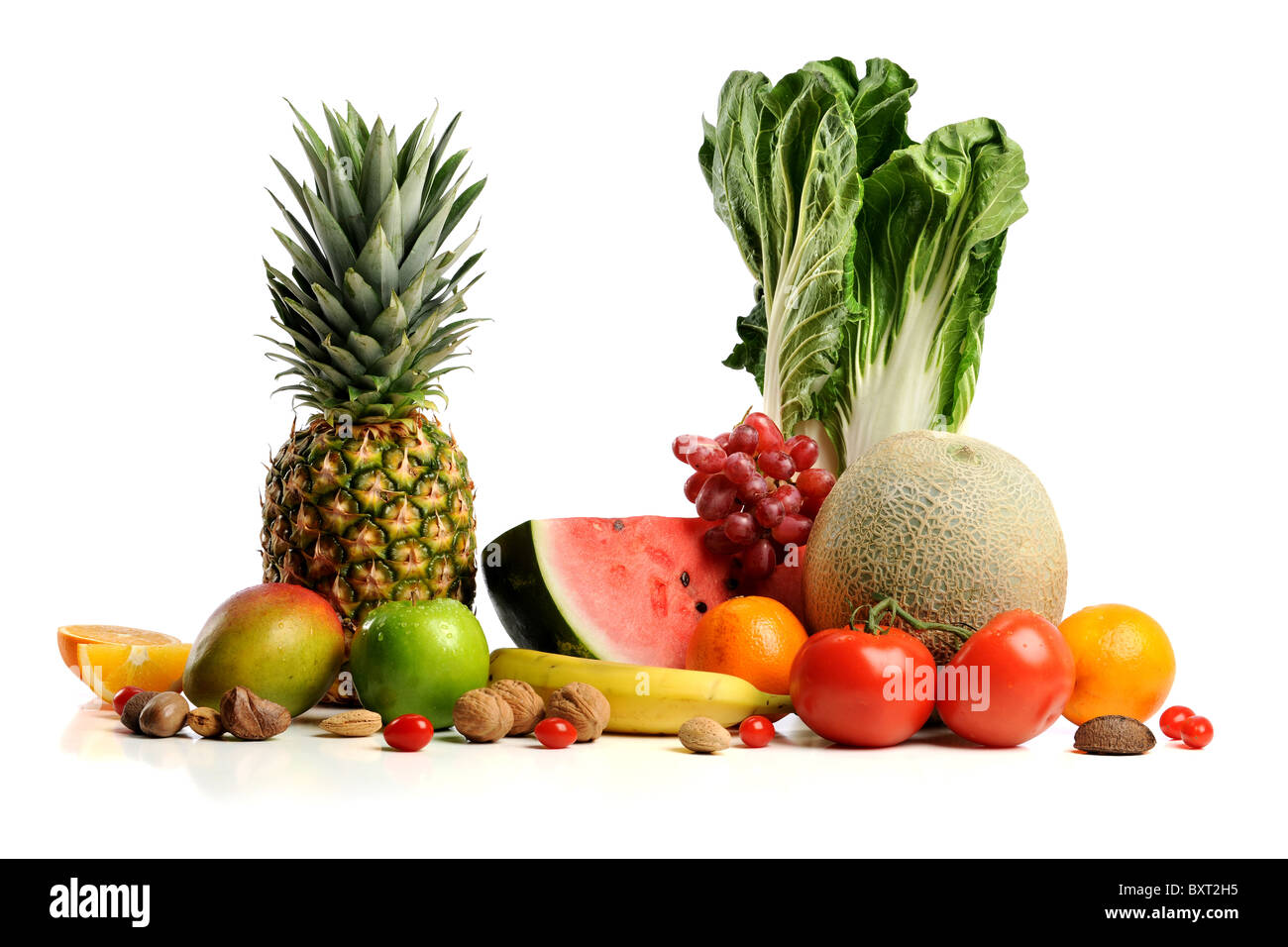Frutta e verdura su sfondo bianco Foto Stock