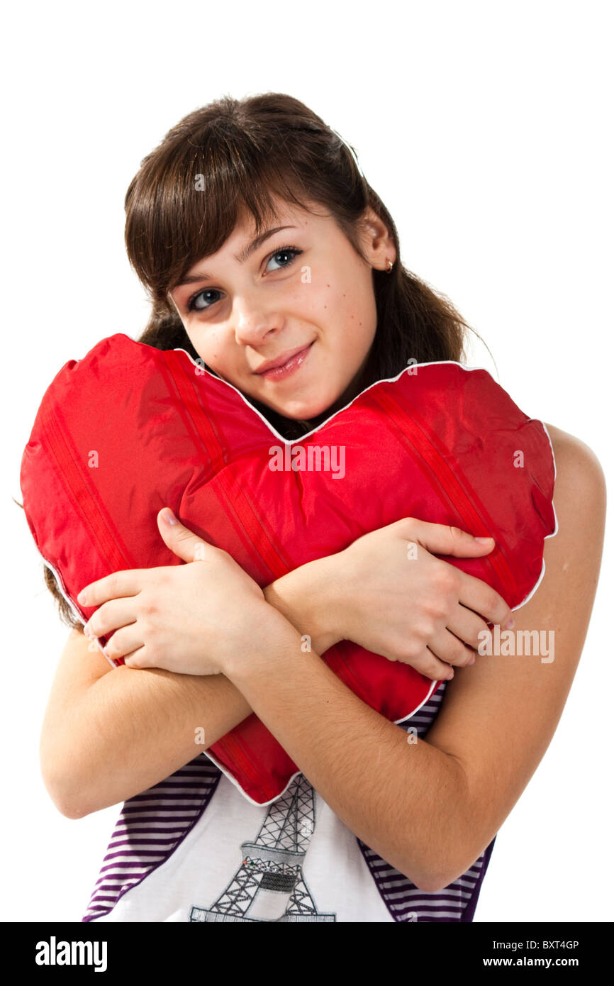 Bella ragazza seduta tenendo un cuore rosso Foto Stock