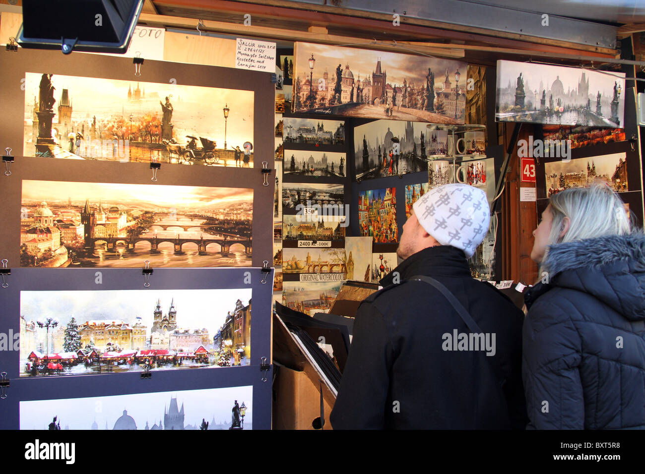 Tradizionale mercatino di Natale in Piazza della Città Vecchia di Praga, Repubblica Ceca Foto Stock