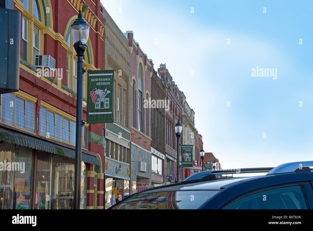 Archivio storico fronti sulla strada principale del centro storico di Denison Texas USA Foto Stock