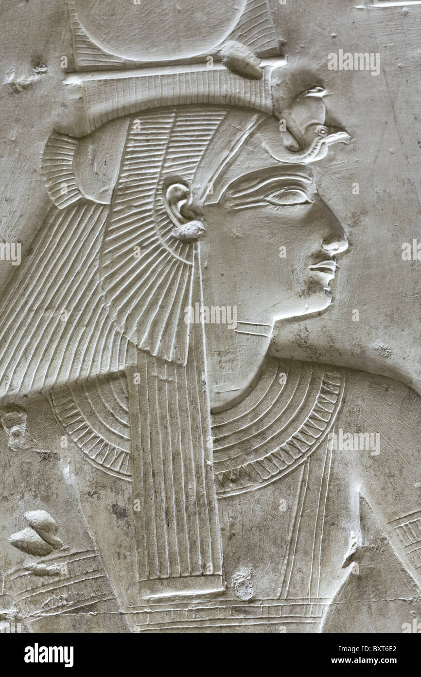 Lavoro di soccorso da santuario entro il tempio di Seti I a Abydos, antica Abdju, Valle del Nilo in Egitto Foto Stock