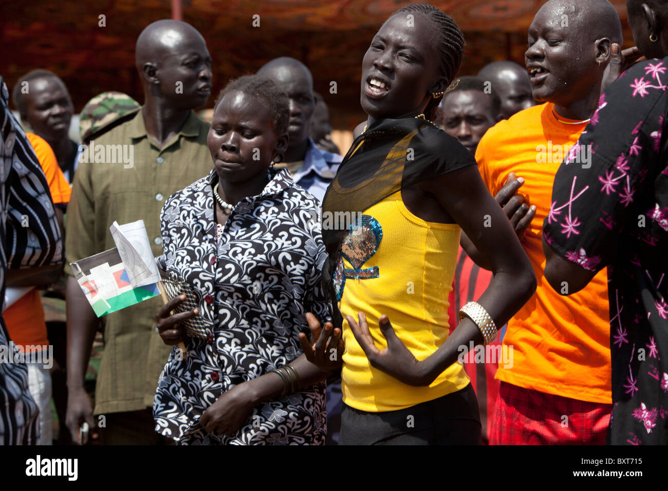 Danzatori tribali prendere parte finale evento indipendenza a Juba per incoraggiare le persone a registrarsi per il 9 gennaio 2011 referendum. Foto Stock
