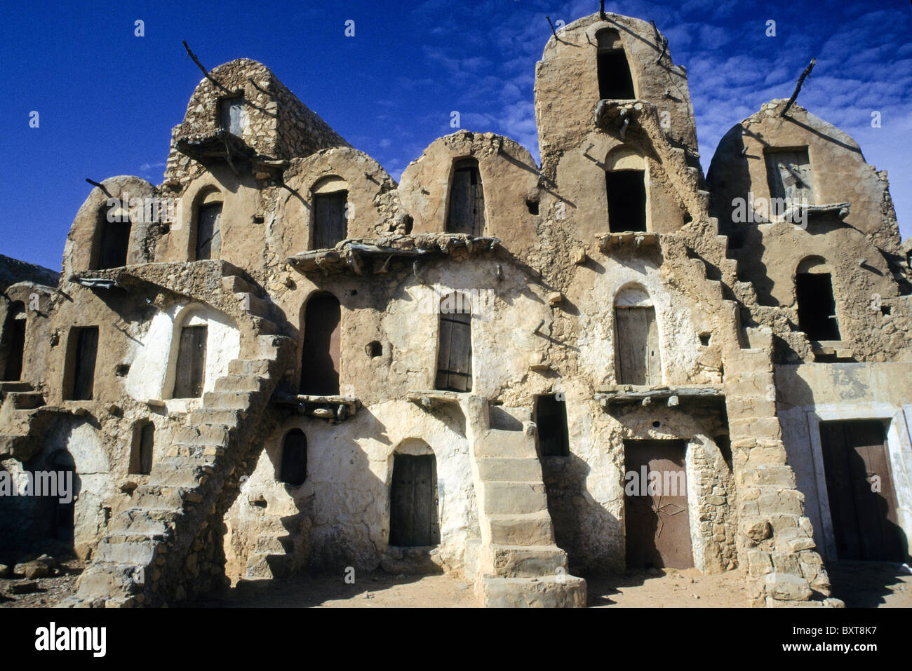 All'interno Ghorfas ksar (comunale granaio fortificato), Ksar Ouled Soltane, Tunisia Foto Stock