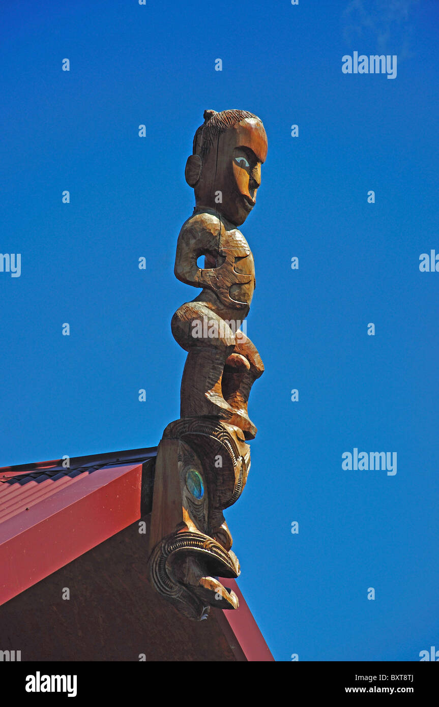 Incisione maori a Wairewa Marae, Little River, Penisola di Banks, regione di Canterbury, Isola del Sud, nuova Zelanda Foto Stock