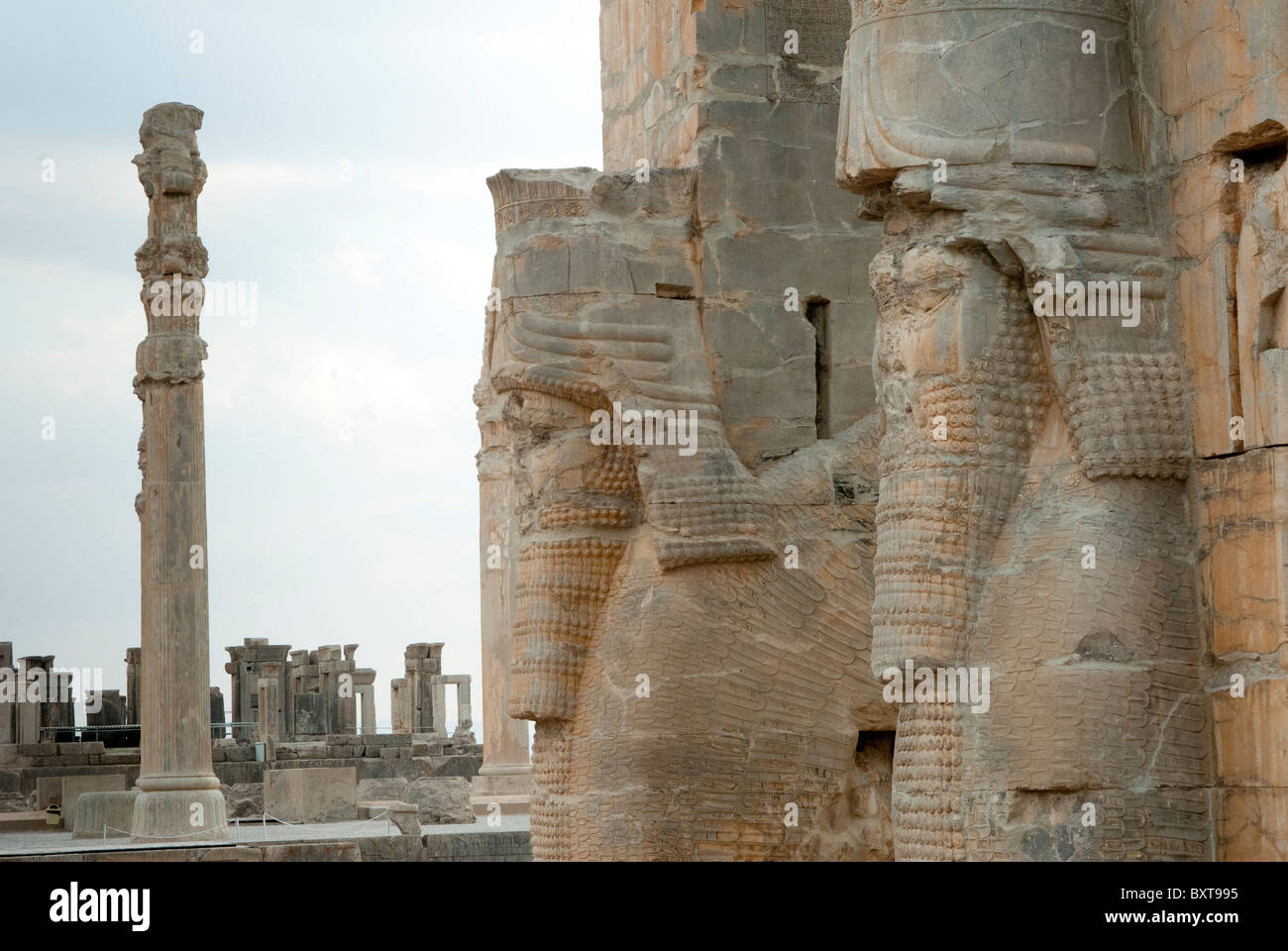 Rovine di Persepolis, il cerimoniale di capitale dell'impero achemenide. Porta di tutte le nazioni mostrato. Foto Stock