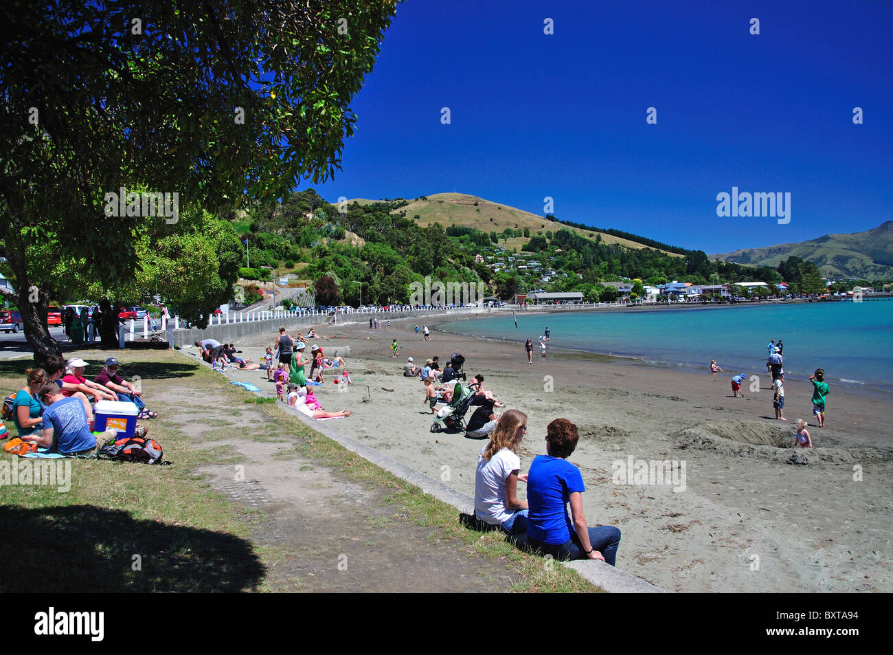 Il francese Bay beach, Akaroa, Penisola di Banks, regione di Canterbury, Nuova Zelanda Foto Stock