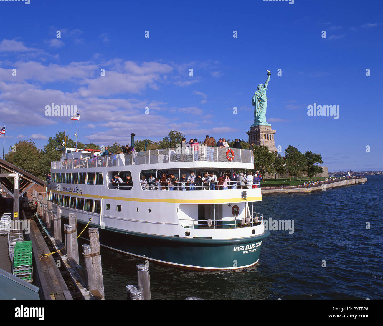 Traghetto per Miss Ellis Island presso il Monumento Nazionale della Statua della libertà, Liberty Island, New York, New York state, Stati Uniti d'America Foto Stock