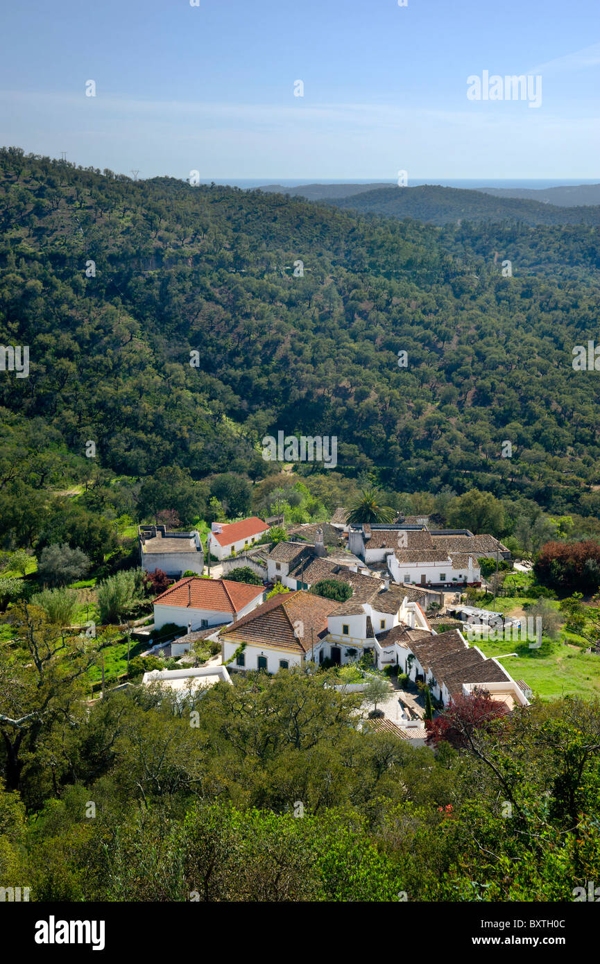 Il Portogallo, Algarve, un villaggio nelle colline vicino a Loulé, Loule Foto Stock