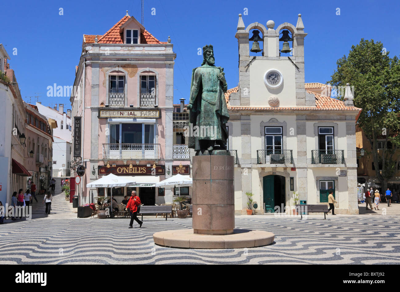 Portogallo Cascais, centro storico, Piazza cittadina, Statua del Re Pietro (aka Dom Pedro) Foto Stock