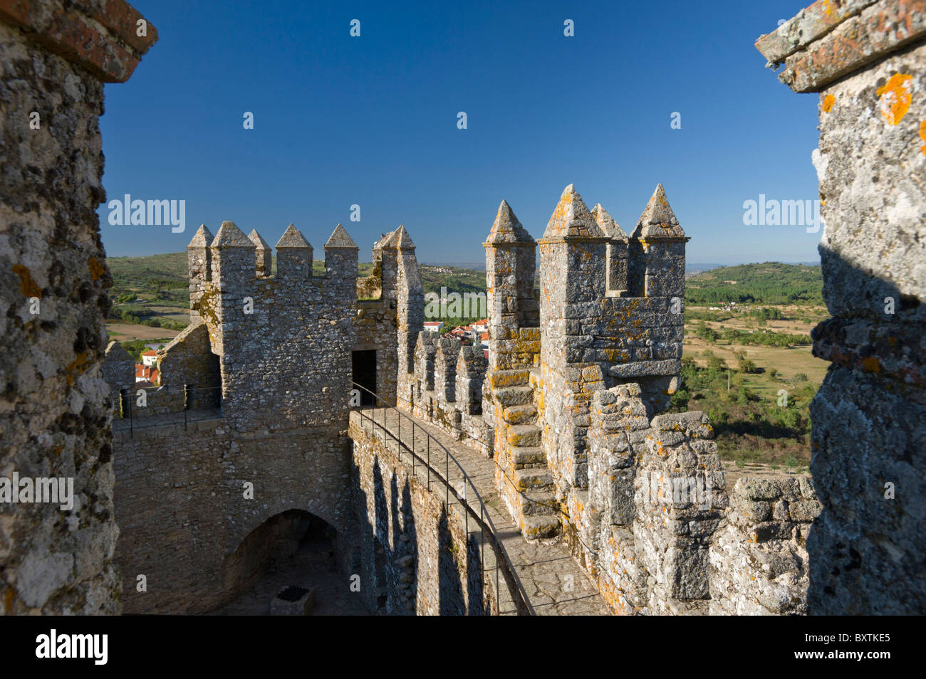 Il Portogallo, la Beira Alta, Penedono bastioni del castello Foto Stock