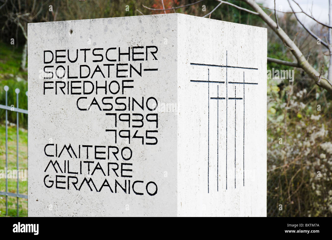 Cassino WW II (1939-1945) cimitero militare tedesco ingresso iscrizione, Deutscher soldaten friedhof. Foto Stock