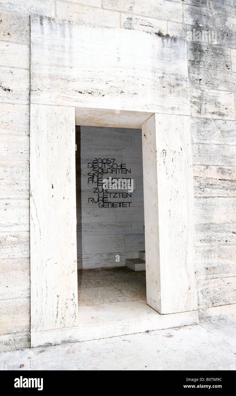 Cassino WW II (1939-1945) cimitero militare tedesco ingresso iscrizione, Deutscher soldaten friedhof. Foto Stock