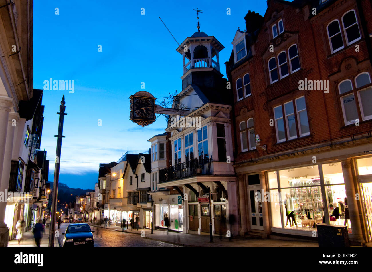 Surrey Guildford High Street crepuscolo Foto Stock