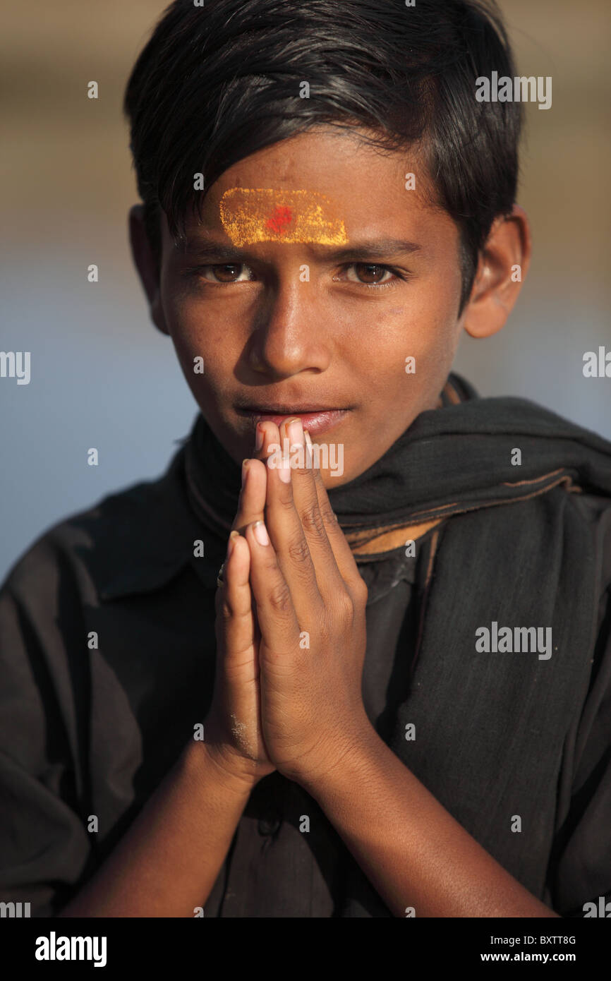 Ritratto di un indiano ayyappa boy Foto Stock