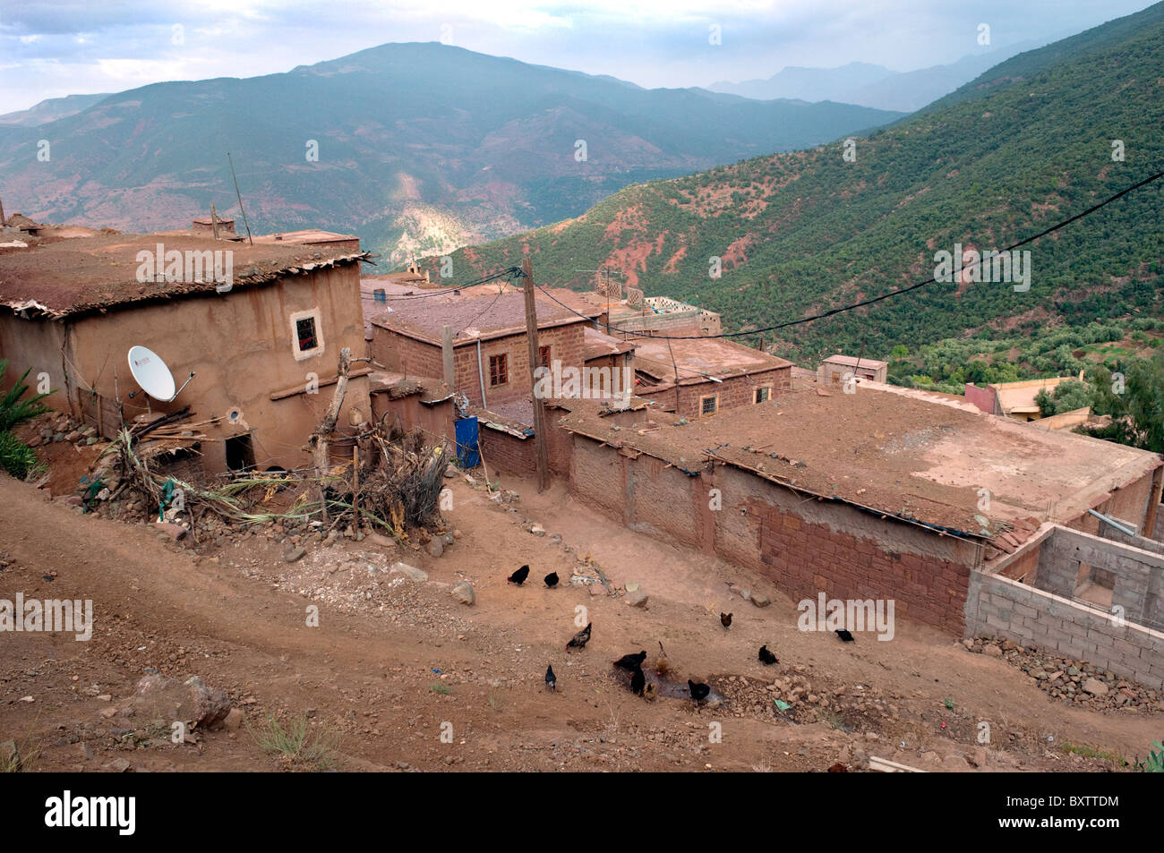 Un piccolo villaggio berbero nell'Atlante del Marocco. Foto Stock