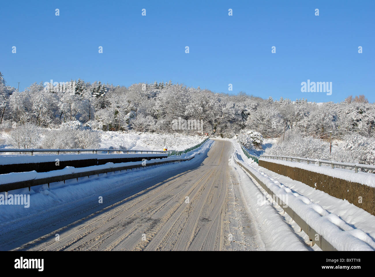 Pericolose condizioni di circolazione su strada Foto Stock