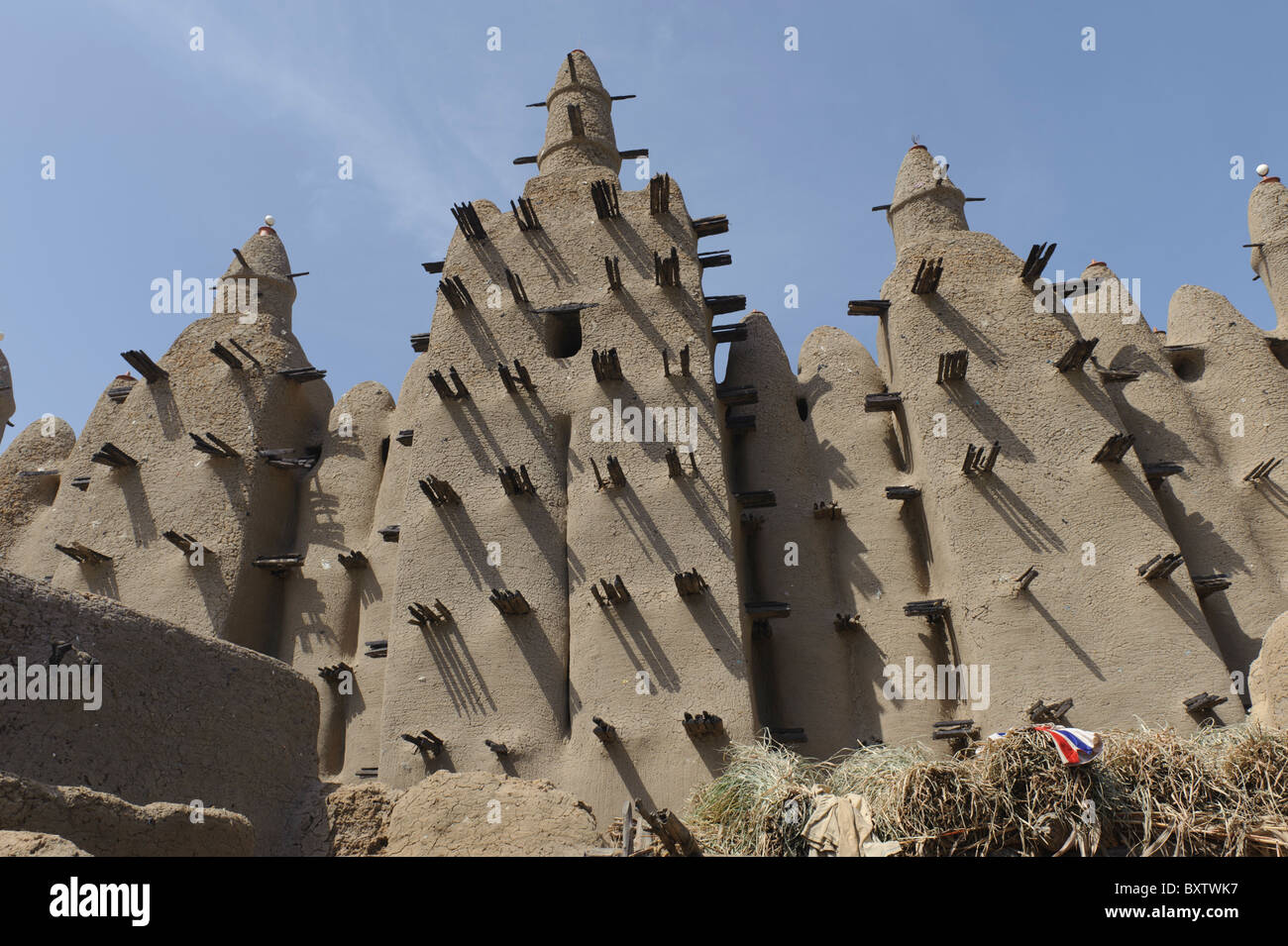 La moschea del piccolo villaggio Bozo di Sirimou, vicino a Djenné, Mali. Foto Stock