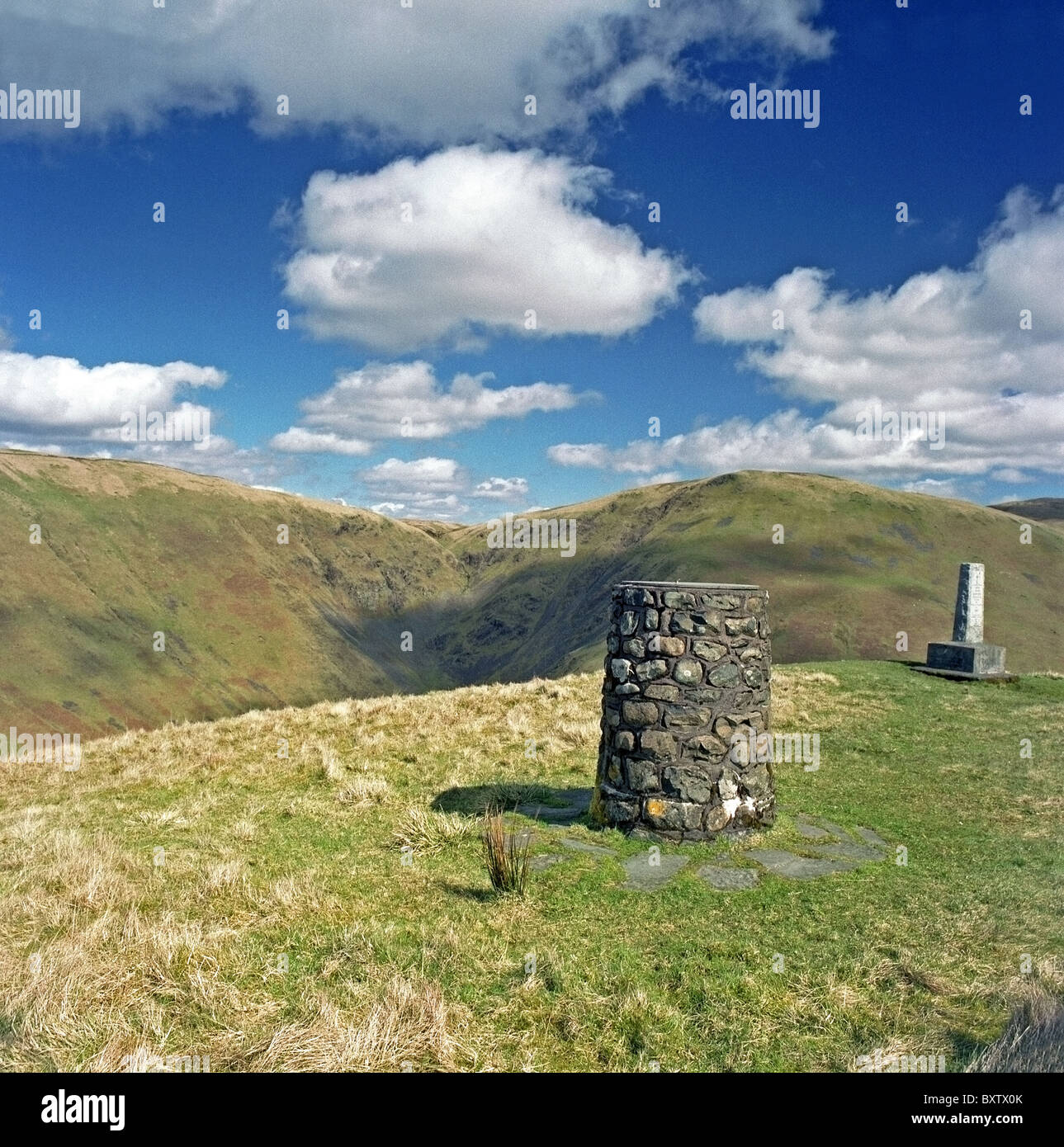 Diavoli vasca di manzo, sopra Moffat, Dumfries and Galloway, Scozia con Covenanter's Memorial & Toposcope Foto Stock