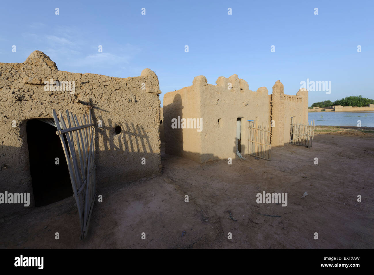 Saho, o 'boyshouses' in un villaggio Bozo vicino a Djenné. Mali. Foto Stock