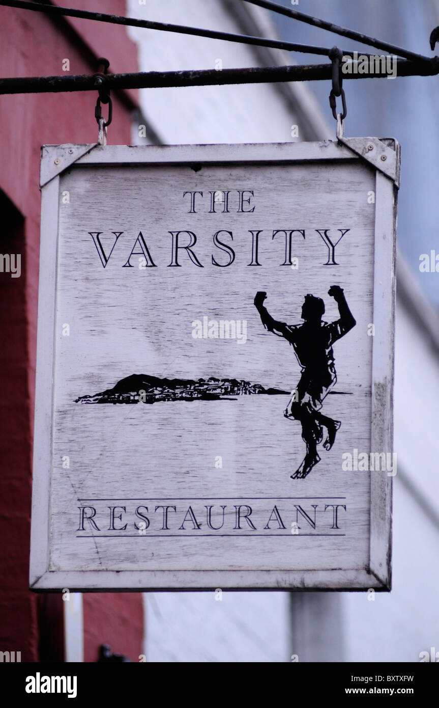 The Varsity restaurant sign, St Andrews Street, Cambridge, Inghilterra, Regno Unito Foto Stock